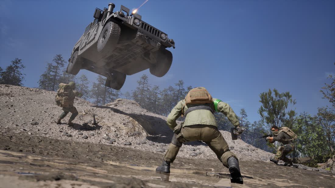Eine Explosion wirft einen Humvee in die Luft.